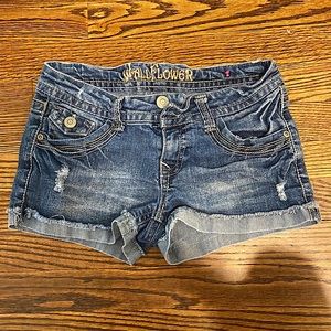 Wallflower jean shorts size 7